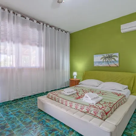 Bes - Con Piscina Villa